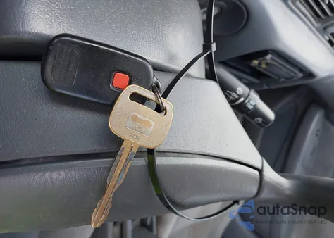 2001 Toyota Camry Le z USA, uszkodzony, nr VIN 4T1BG22K71U078196